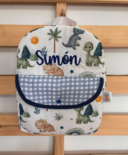 Mochila con bolsillo y solapa